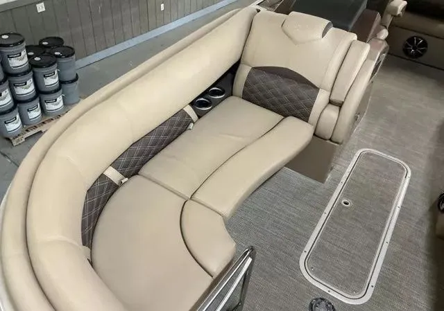 Slide: The Image of Silver Wave 2410 JS Tritoon 2021 - 14