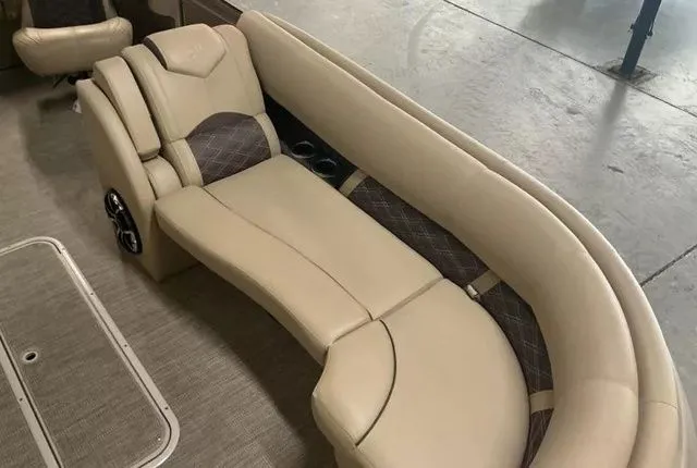 Slide: The Image of Silver Wave 2410 JS Tritoon 2021 - 19