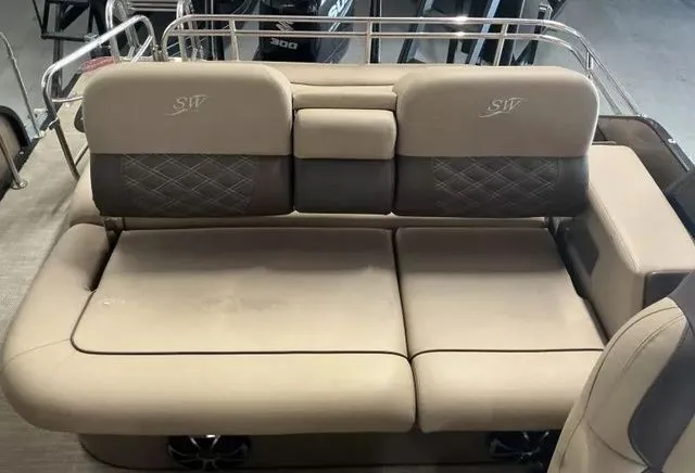 Slide: The Image of Silver Wave 2410 JS Tritoon 2021 - 23