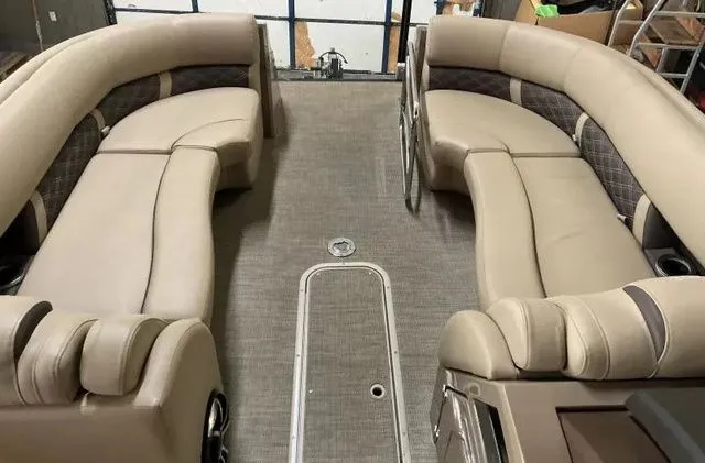 Slide: The Image of Silver Wave 2410 JS Tritoon 2021 - 3