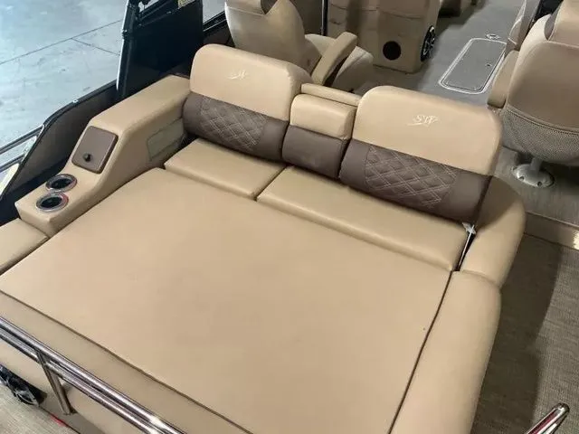 Slide: The Image of Silver Wave 2410 JS Tritoon 2021 - 6