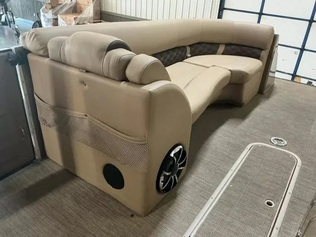 Slide: The Image of Silver Wave 2410 JS Tritoon 2021 - 8