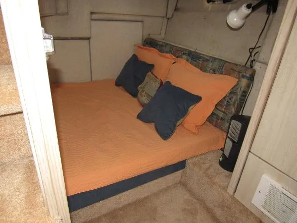 Slide: The Image of Bayliner 3988 MOTOR YACHT 1996 - 10
