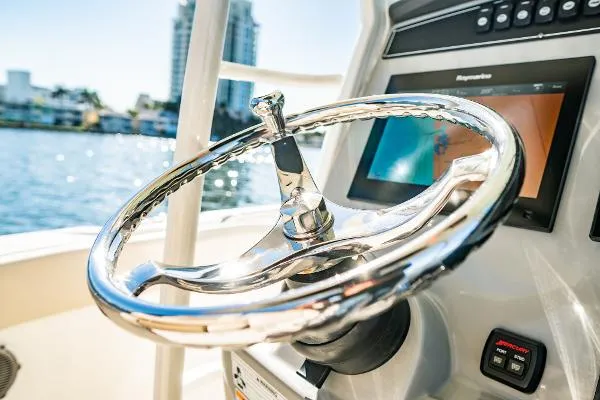 Slide: The Image of Boston Whaler 330 Outrage 2016 - 11
