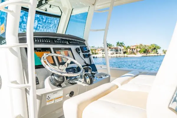 Slide: The Image of Boston Whaler 330 Outrage 2016 - 9