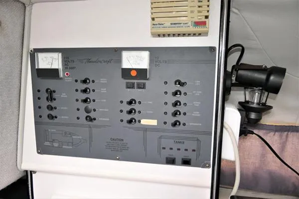 Slide: The Image of Thundercraft 240 Express 1992 - 10