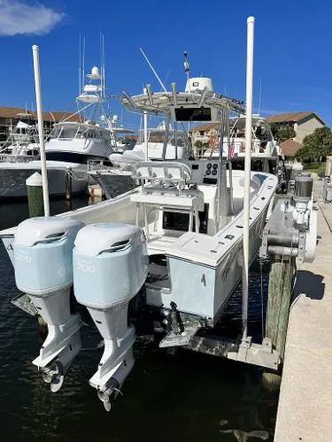 Slide: The Image of Regulator Marine 23 Center Console 2000 - 4