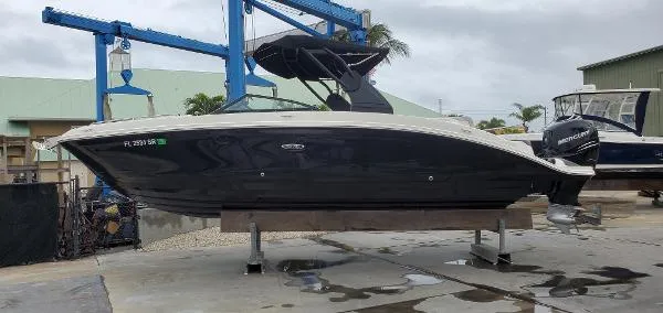 Slide: The Image of Sea Ray SDX 270 Outboard 2020 - 0