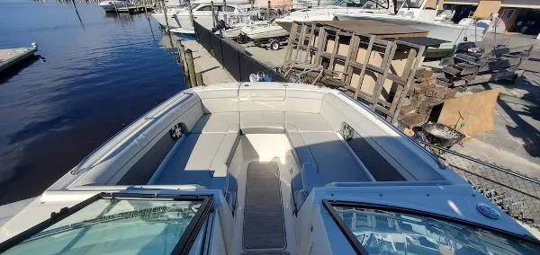 Slide: The Image of Sea Ray SDX 270 Outboard 2020 - 11