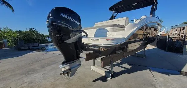 Slide: The Image of Sea Ray SDX 270 Outboard 2020 - 4