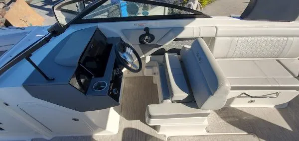 Slide: The Image of Sea Ray SDX 270 Outboard 2020 - 5