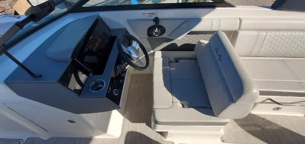 Slide: The Image of Sea Ray SDX 270 Outboard 2020 - 6