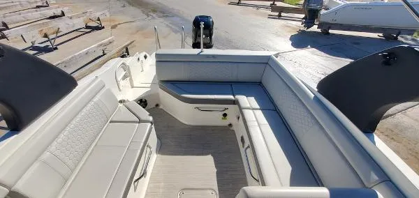 Slide: The Image of Sea Ray SDX 270 Outboard 2020 - 8