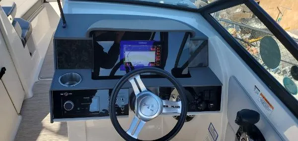 Slide: The Image of Sea Ray SDX 270 Outboard 2020 - 9