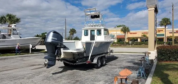 Slide: The Image of Parker Marine 2320 Sport Cabin 2019 - 11