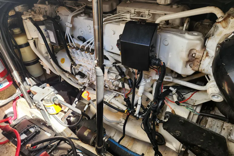 Slide: The Image of Electrical control panel on a 2000 Formula 41 Performance Cruiser boat. - 43