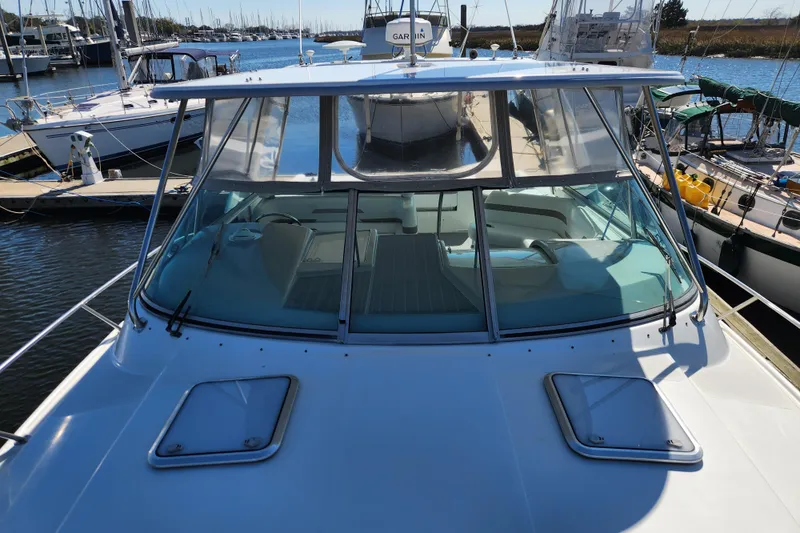 Slide: The Image of Bow of 2000 Formula 41 Performance Cruiser with anchor and rope details. - 8