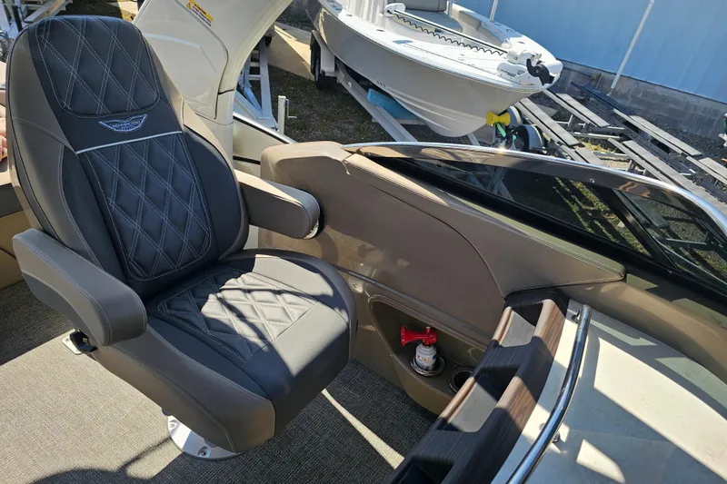 Slide: The Image of Luxury seating on 2025 Bennington QX 27 QXSBWA X2 Swingback boat, featuring premium upholstery. - 25