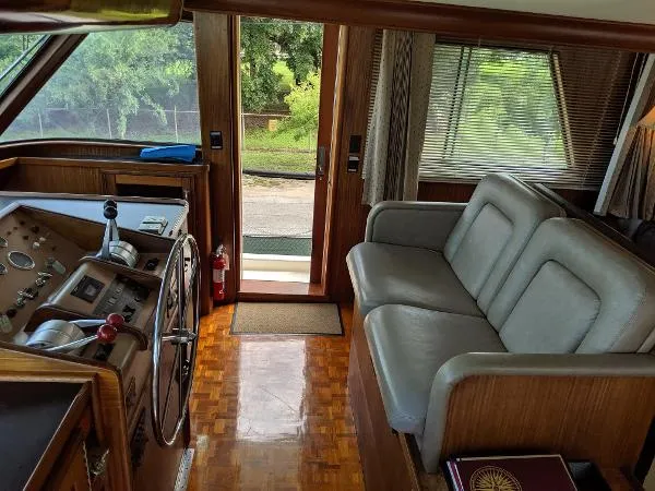 Slide: The Image of Hatteras 63 Cockpit Motoryacht 1987 - 10