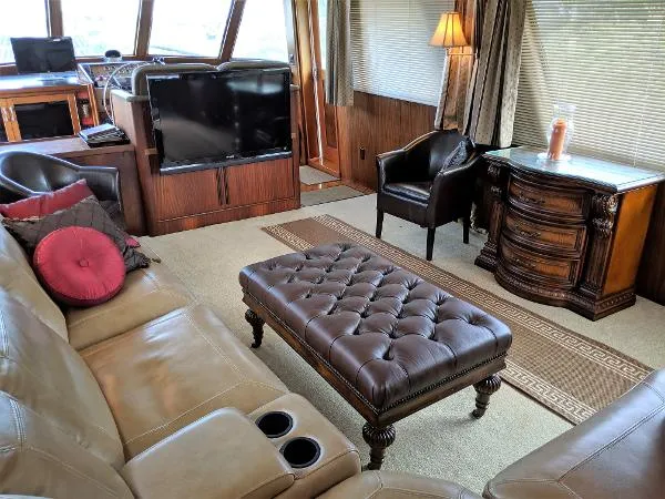 Slide: The Image of Hatteras 63 Cockpit Motoryacht 1987 - 3