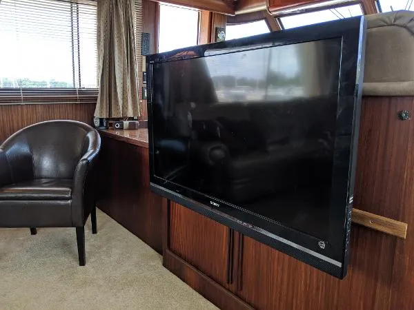 Slide: The Image of Hatteras 63 Cockpit Motoryacht 1987 - 9