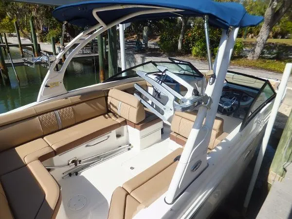 Slide: The Image of Sea Ray 270 Sundeck 2016 - 4