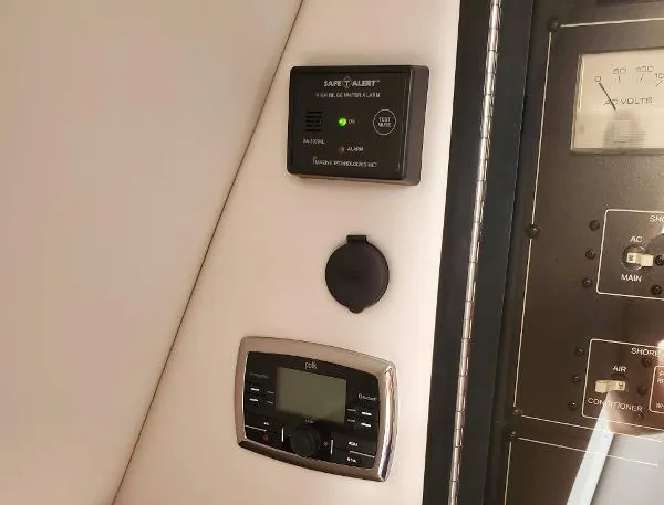 Slide: The Image of Crownline Boats 294 CR 2016 - 6