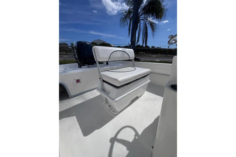 Slide: The Image of 2026 Sundance B20CCR boat seat with white upholstery, set against a sunny backdrop. - 5