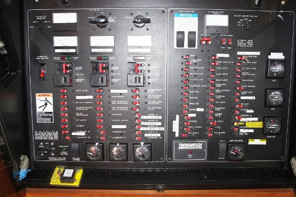 Slide: The Image of Bayliner 4788 Pilothouse Motoryacht 1999 - 11