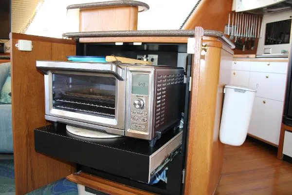 Slide: The Image of Bayliner 4788 Pilothouse Motoryacht 1999 - 6
