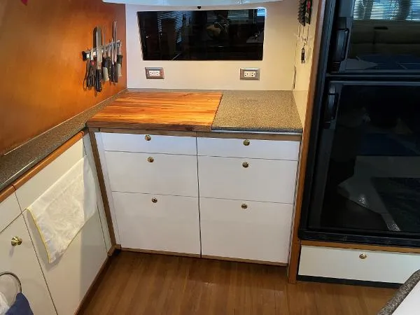 Slide: The Image of Bayliner 4788 Pilothouse Motoryacht 1999 - 8