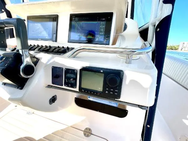 Slide: The Image of Grady-White Bimini 306 2004 - 8