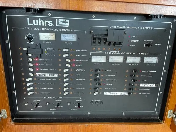 Slide: The Image of Luhrs 40 Convertible 2002 - 6
