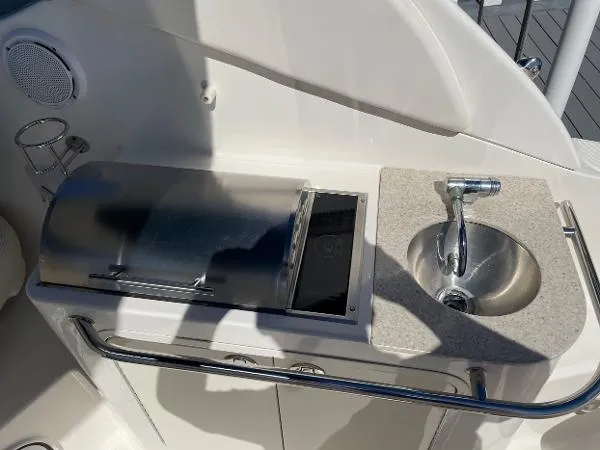 Slide: The Image of Sea Ray 280 Sundancer 2010 - 9