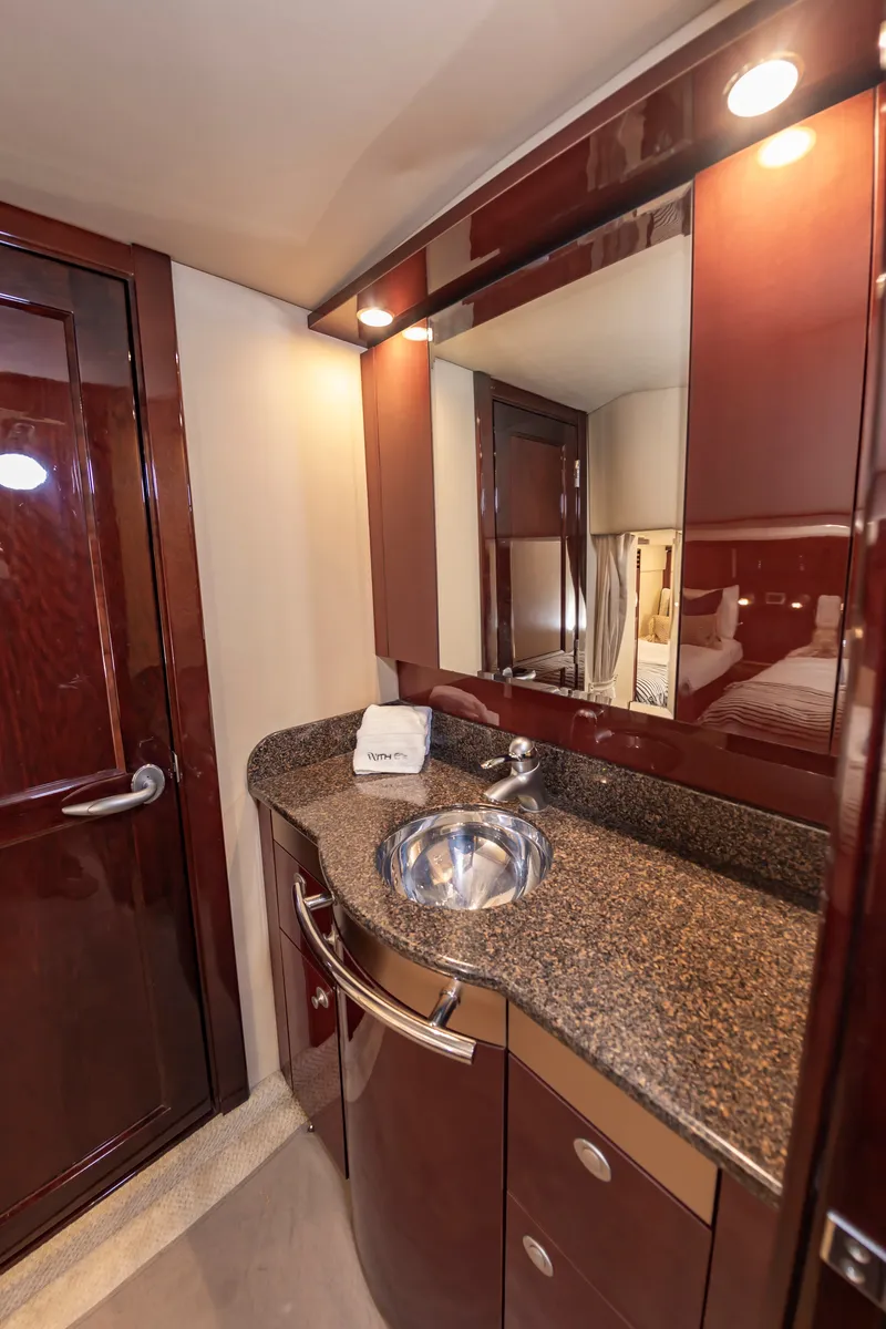 Slide: The Image of Sea Ray 48 Sundancer 2007 - 30