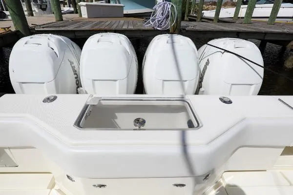 Slide: The Image of SeaVee 43 Express 2010 - 10