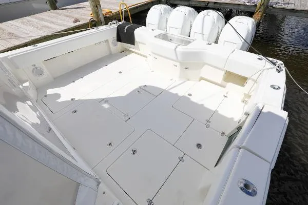 Slide: The Image of SeaVee 43 Express 2010 - 9