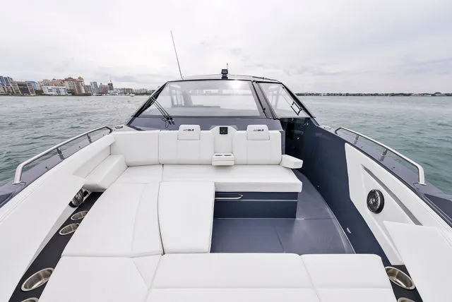 Slide: The Image of Cruisers 42 GLS OB 2023 - 30