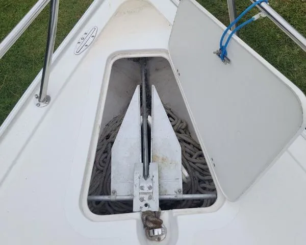 Slide: The Image of Fountain Center Console Cuddy 2002 - 1