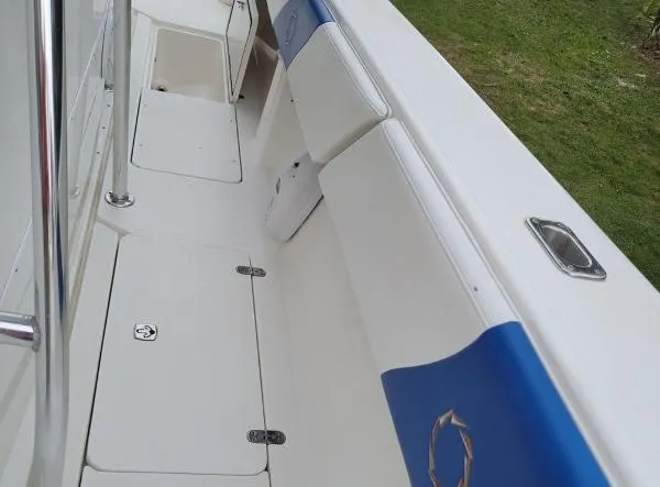 Slide: The Image of Fountain Center Console Cuddy 2002 - 10