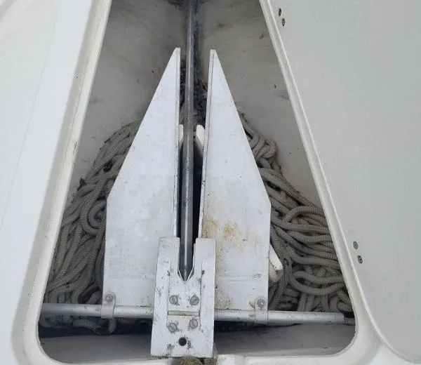 Slide: The Image of Fountain Center Console Cuddy 2002 - 2