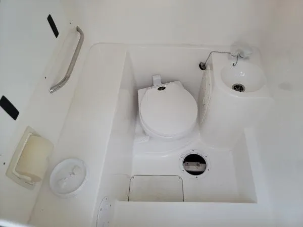 Slide: The Image of Fountain Center Console Cuddy 2002 - 4