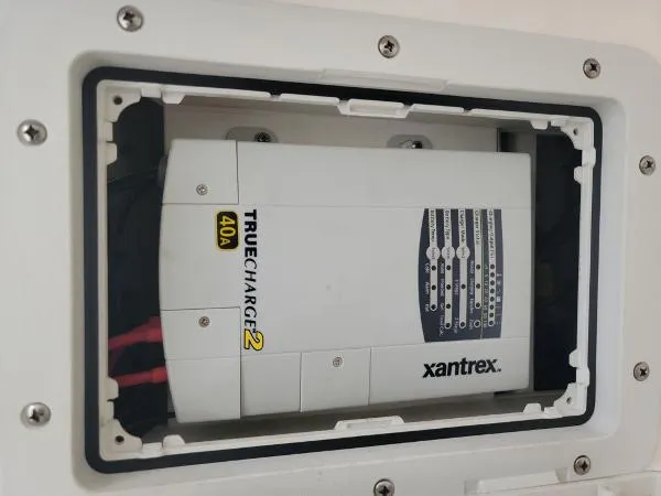 Slide: The Image of Fountain Center Console Cuddy 2002 - 5