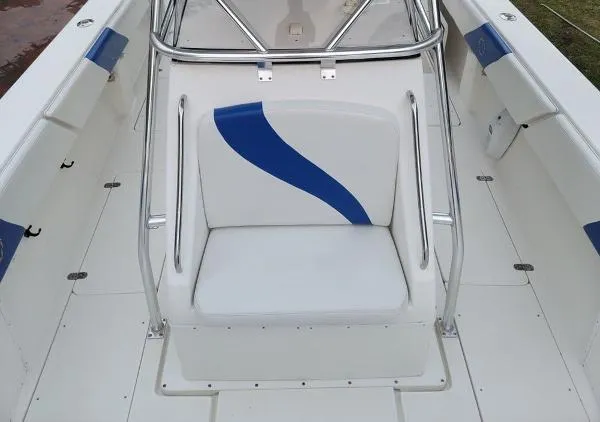 Slide: The Image of Fountain Center Console Cuddy 2002 - 7