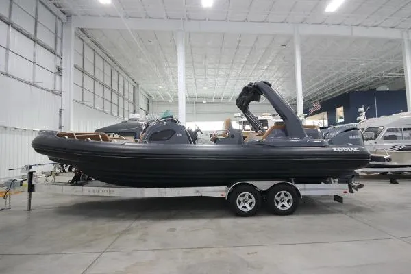 Slide: The Image of Zodiac MEDLINE 9 NEO Twin 300hp In Stock 2022 - 0