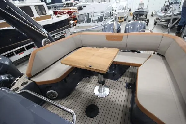 Slide: The Image of Zodiac MEDLINE 9 NEO Twin 300hp In Stock 2022 - 10