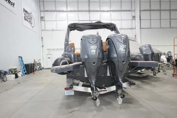 Slide: The Image of Zodiac MEDLINE 9 NEO Twin 300hp In Stock 2022 - 4