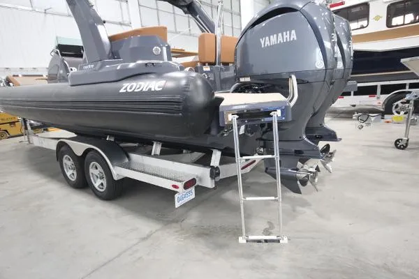 Slide: The Image of Zodiac MEDLINE 9 NEO Twin 300hp In Stock 2022 - 5