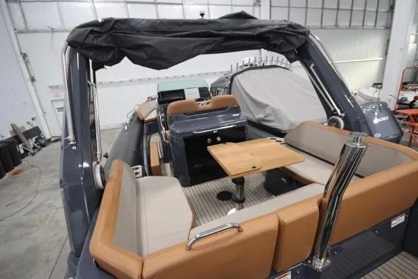 Slide: The Image of Zodiac MEDLINE 9 NEO Twin 300hp In Stock 2022 - 8