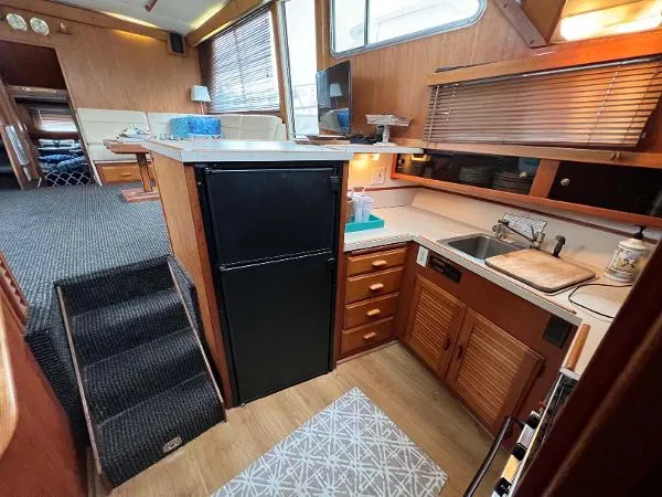 Slide: The Image of Tollycraft Motor Yacht 1983 - 10